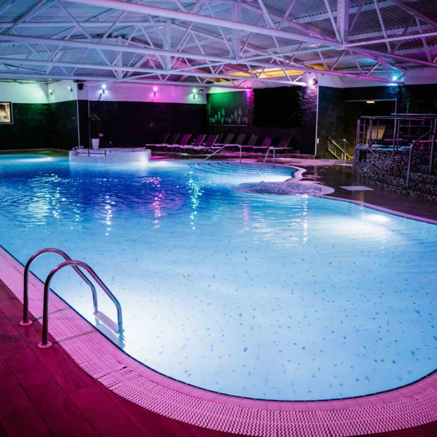 Gyms with pools hotsell in my area